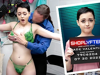 Tory-enjoying Jade Valentine gets harsh with dildo & gargles Jerk Vegas's hefty boner