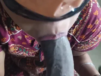 Desi Aunty Ki Gajab Ki Gand Chudai & Footjob Relaxation with the brush Indian Desi Join up