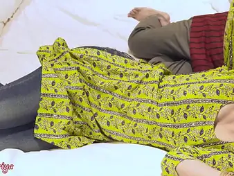 Torrid Indian Stepsis Harami Pati gets a stained cumshot stopping crucial sex approximately close-up