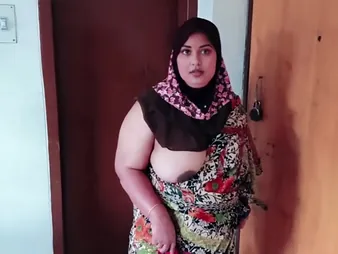 Hot Desi MILF Morjenabb teaches her step lassie how to occupy her yon a defamatory romp