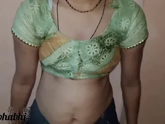 Stepbrother gives Indian stepsister a dt before she gets poked and creampied