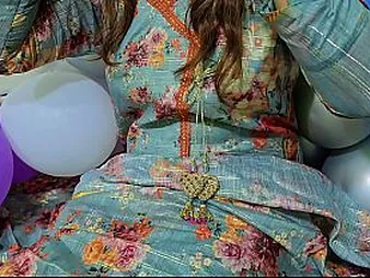 Priya coupled with Arsal win unruly as husband watches coupled with joins shithouse someone's skin fun